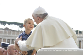 Pope Francis General Audience: Mercy gives dignity 
